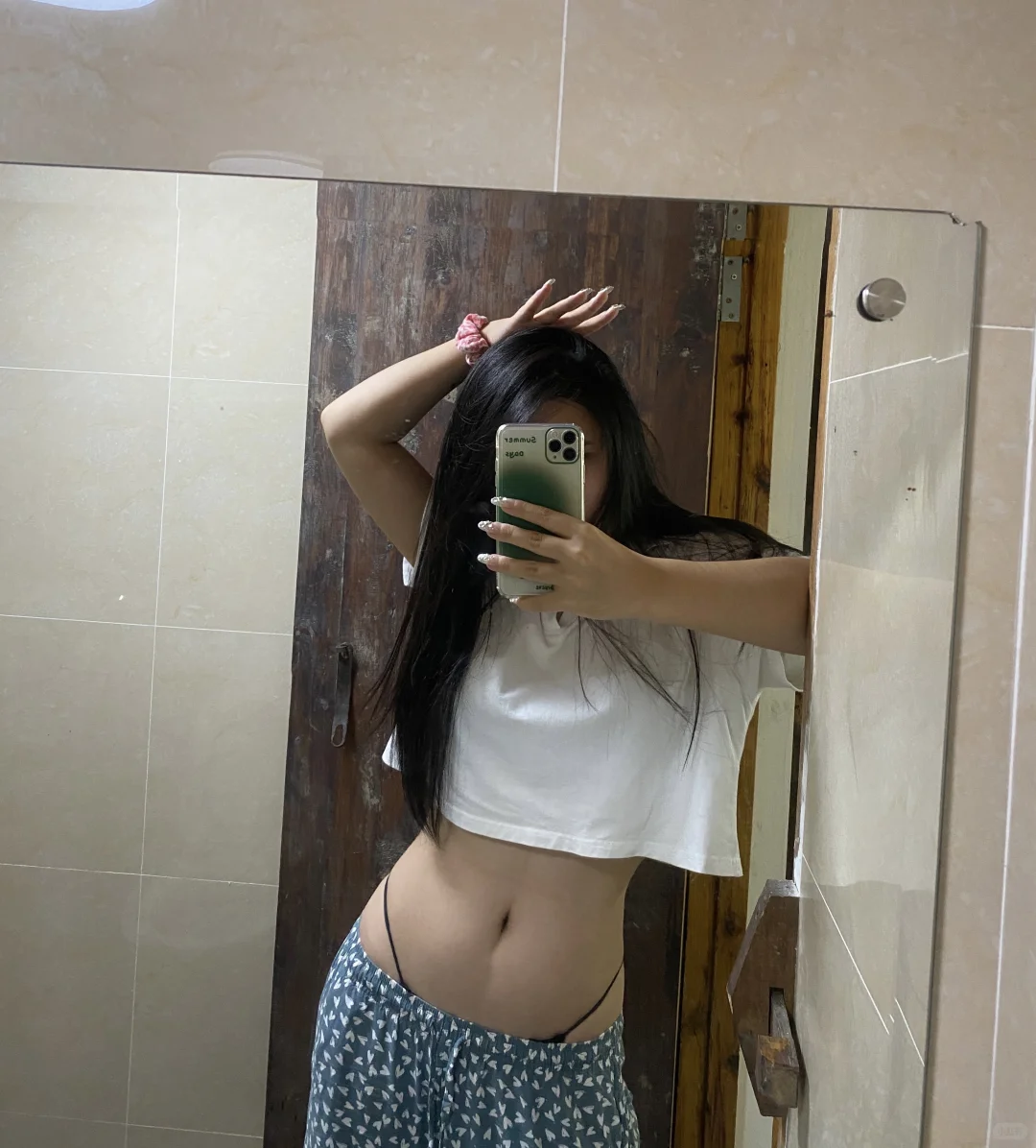 这么久不回我信息 你在跟谁聊天呢