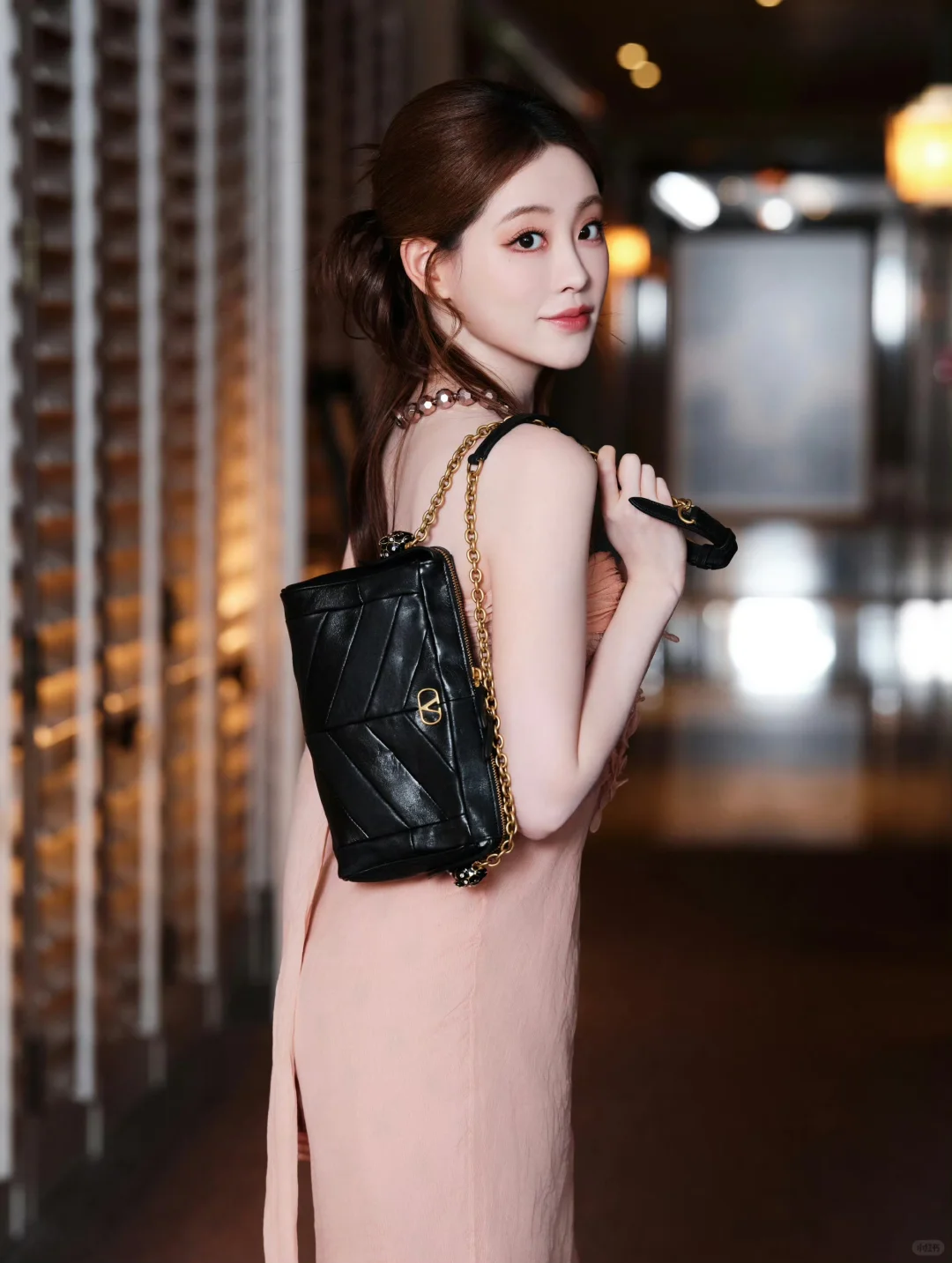 祝绪丹 蕾丝糖纸裙粉雾水蜜桃