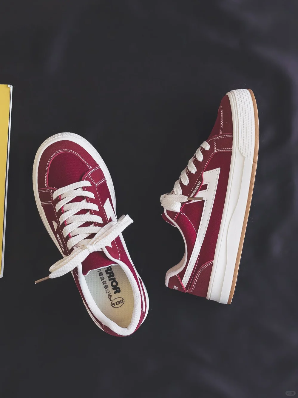 复古酒红板鞋，一键拿捏秋冬氛围感！