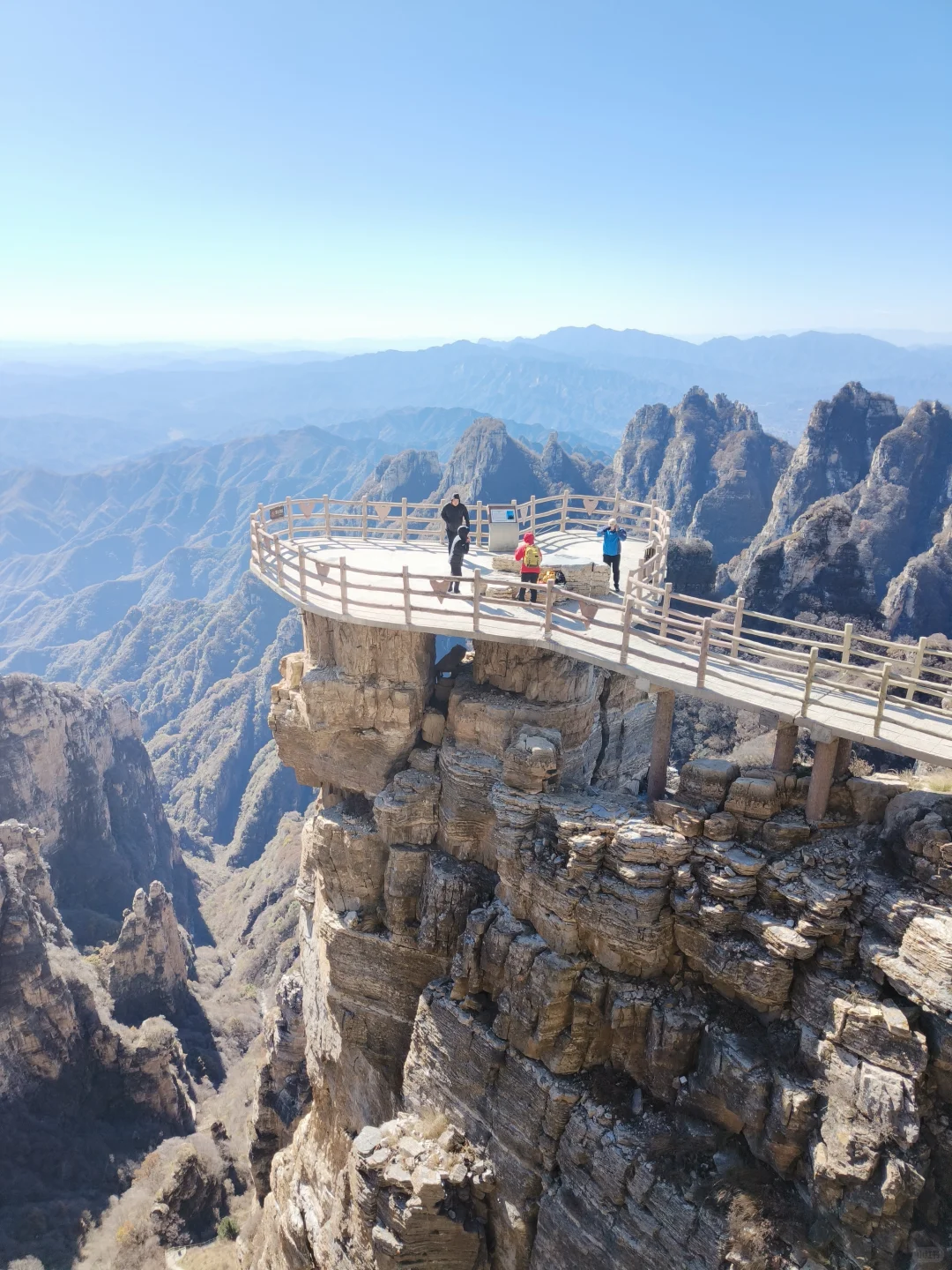 小博美征服白石山