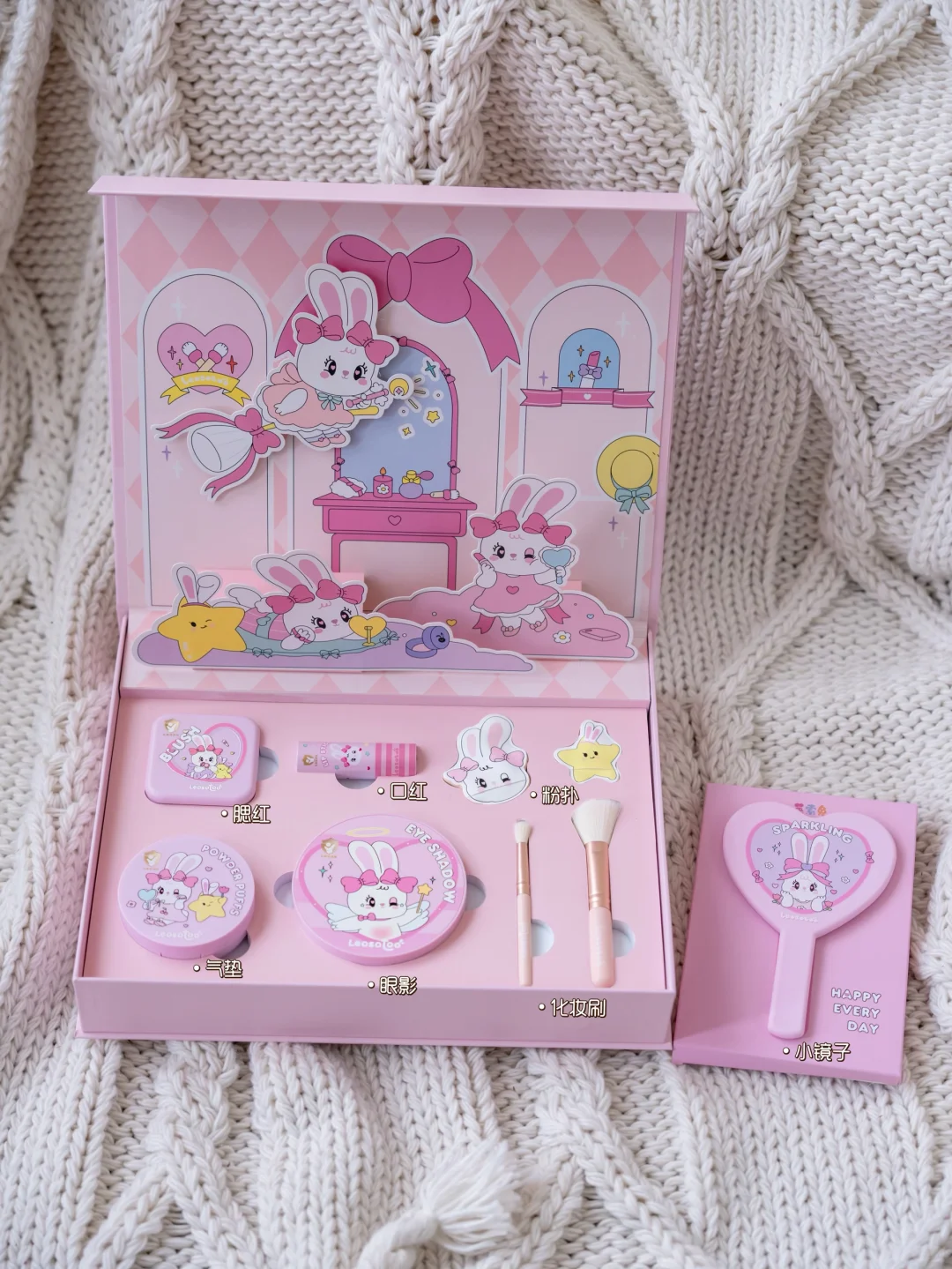 娃的爱美初体验，这套儿童彩妆我能吹爆它！