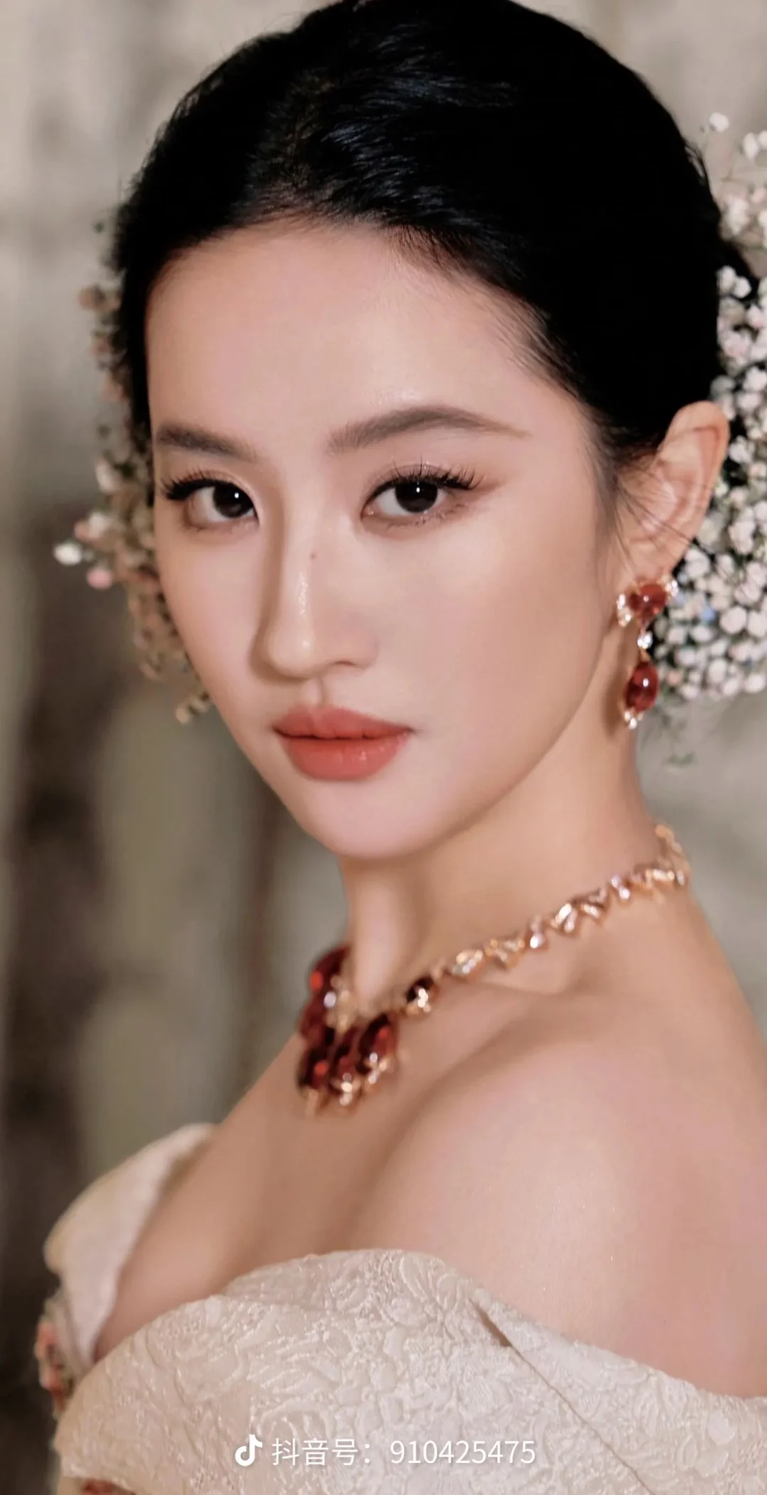 为啥非说我跟刘亦菲女神长得像啊😭😭