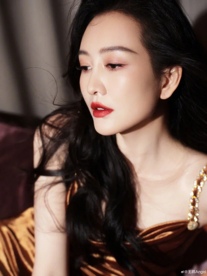 𝑩𝑸𝑺 x 王鸥｜暮光丝绒