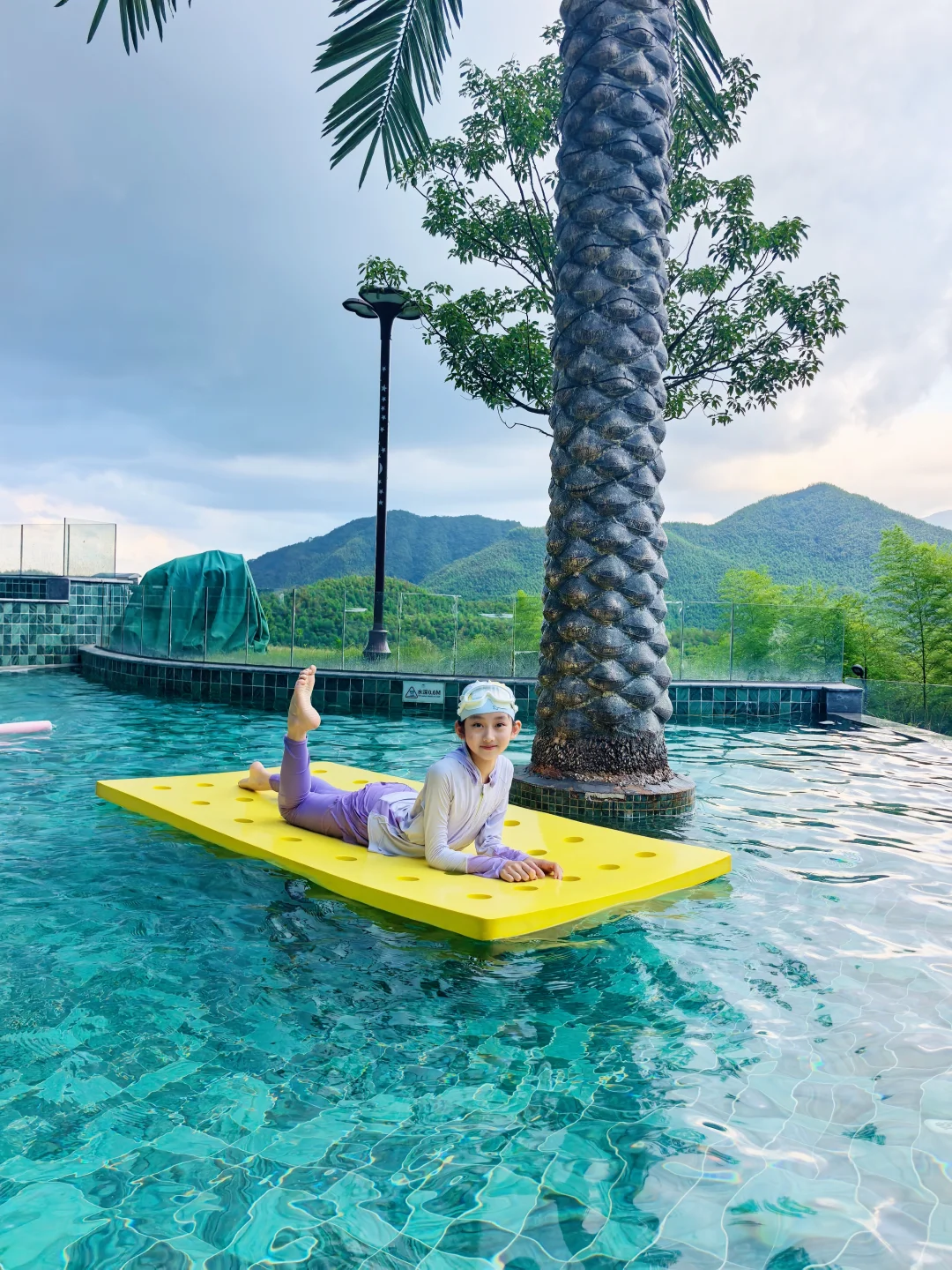 夏天的浪漫游泳占一半🏊