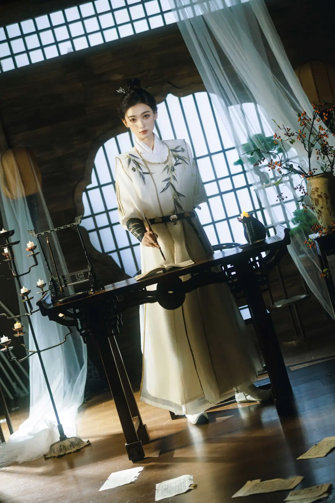 文可执笔书墨香，武能仗剑走江湖｜汉服写真