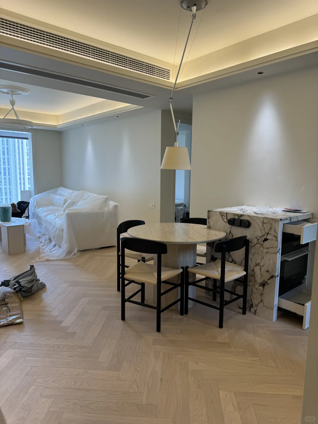 1米的餐桌好小，想看看你们家的圆桌