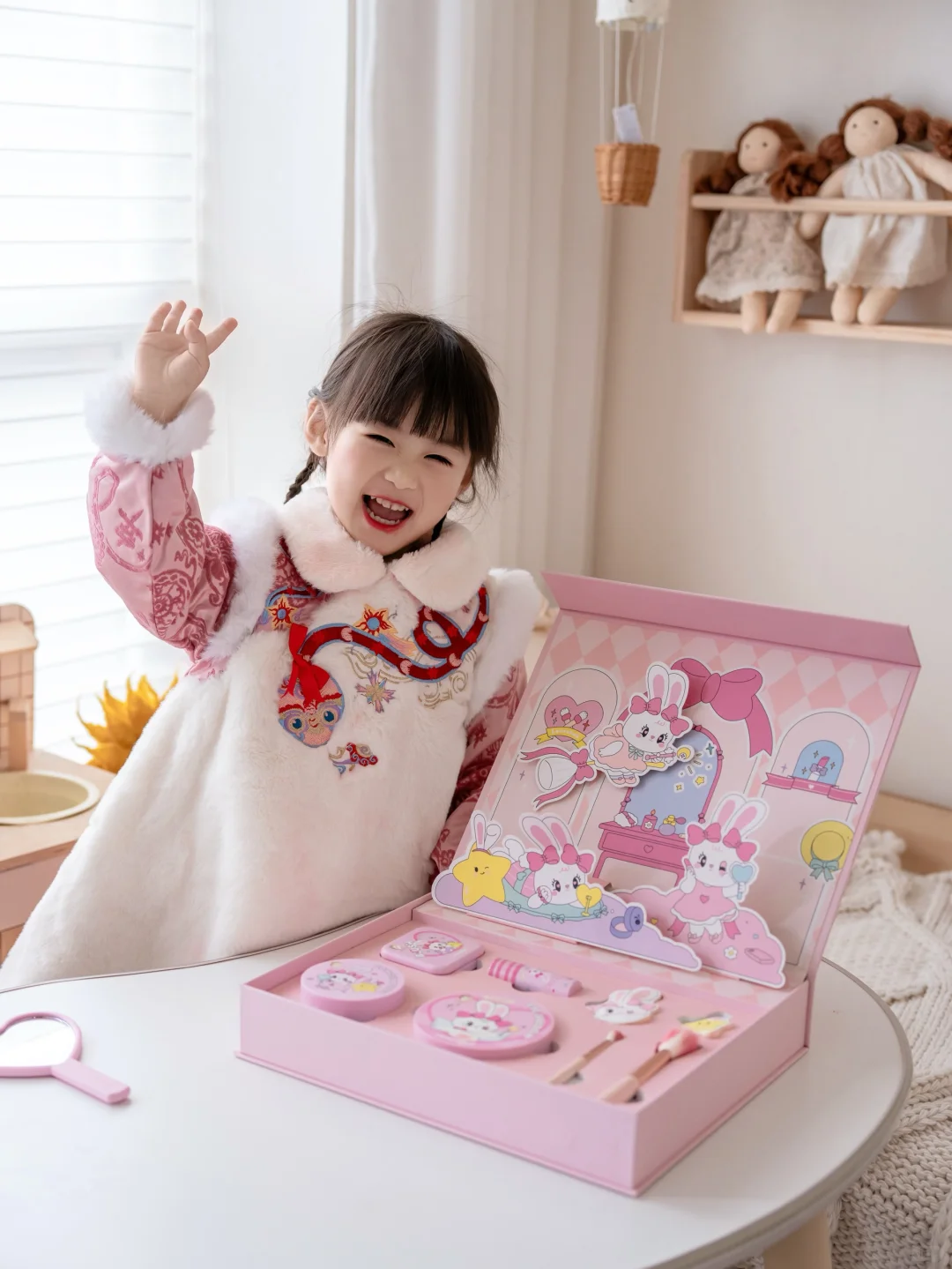 娃的爱美初体验，这套儿童彩妆我能吹爆它！