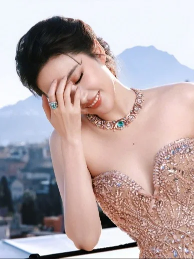 宝格丽全球品牌代言人万千生姿刘亦菲