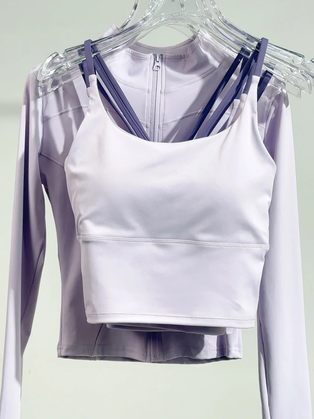 羽绒服下是更好看的美背吊带💰23带bra哦