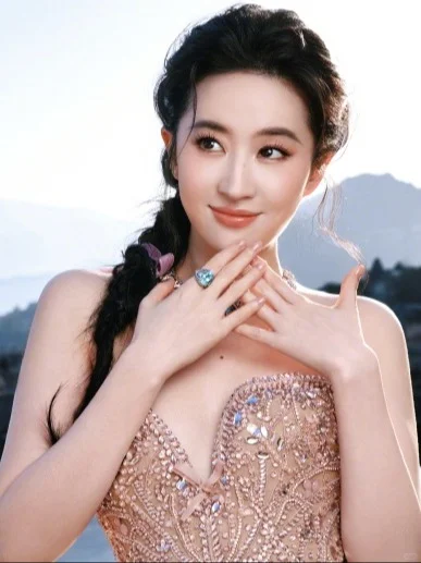 宝格丽全球品牌代言人万千生姿刘亦菲