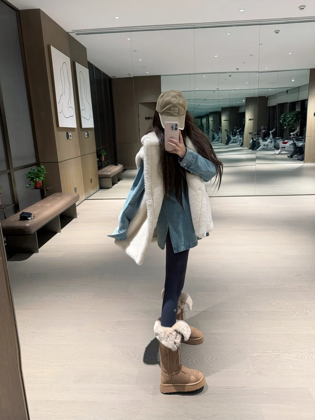 中年少女穿搭：马甲➕瑜伽裤➕牛仔衬衫叠穿