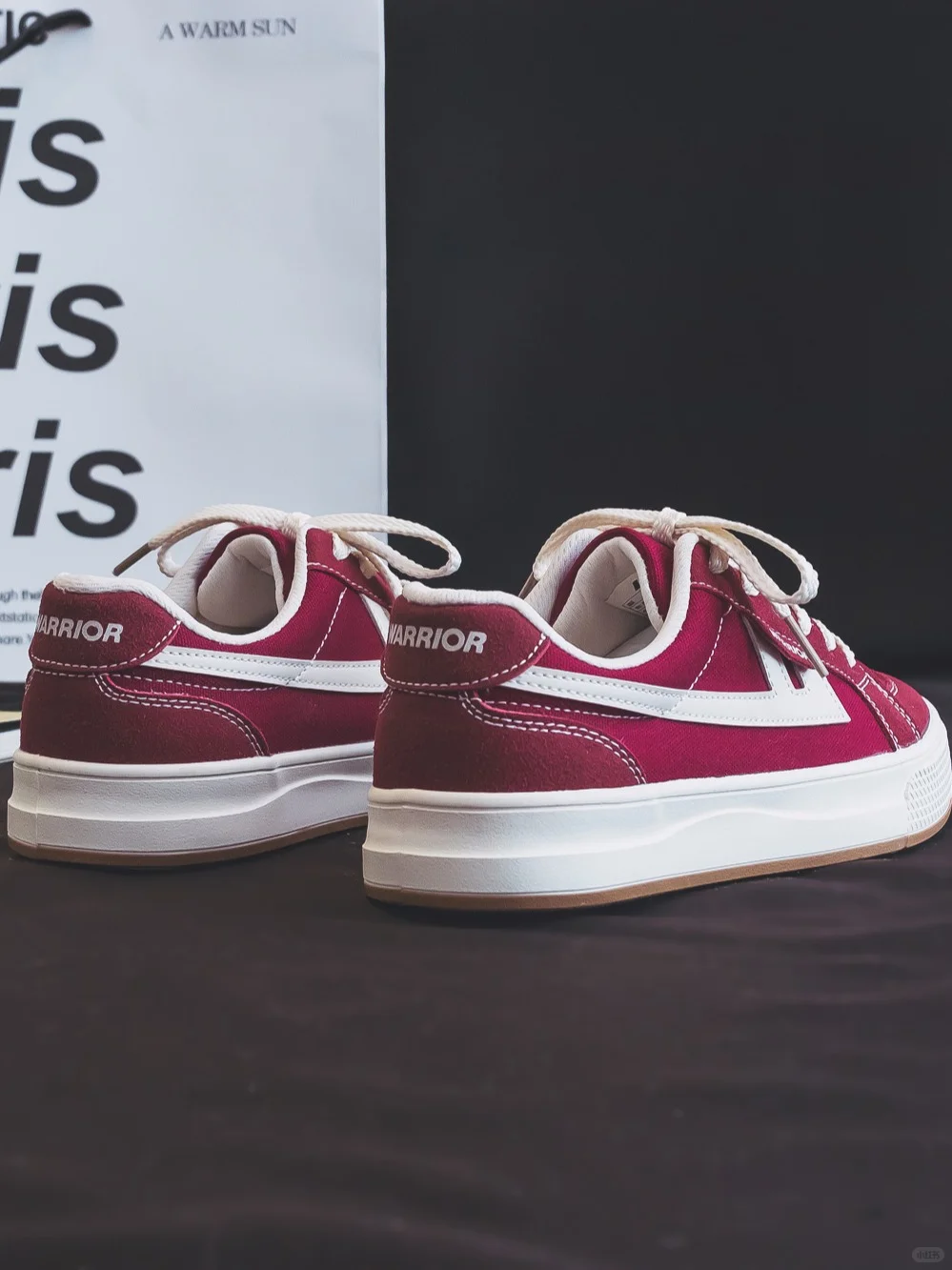 复古酒红板鞋，一键拿捏秋冬氛围感！