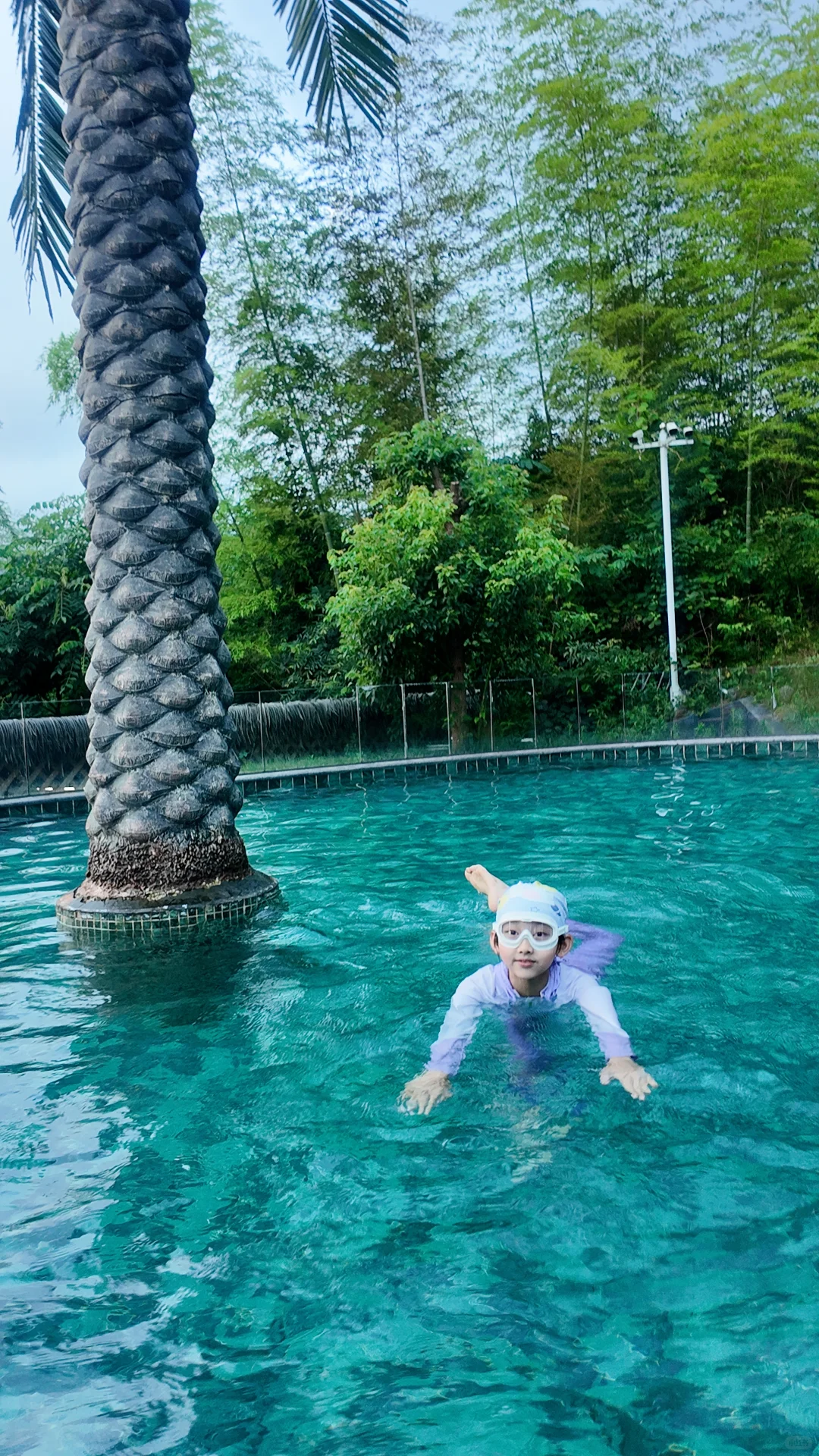 夏天的浪漫游泳占一半🏊