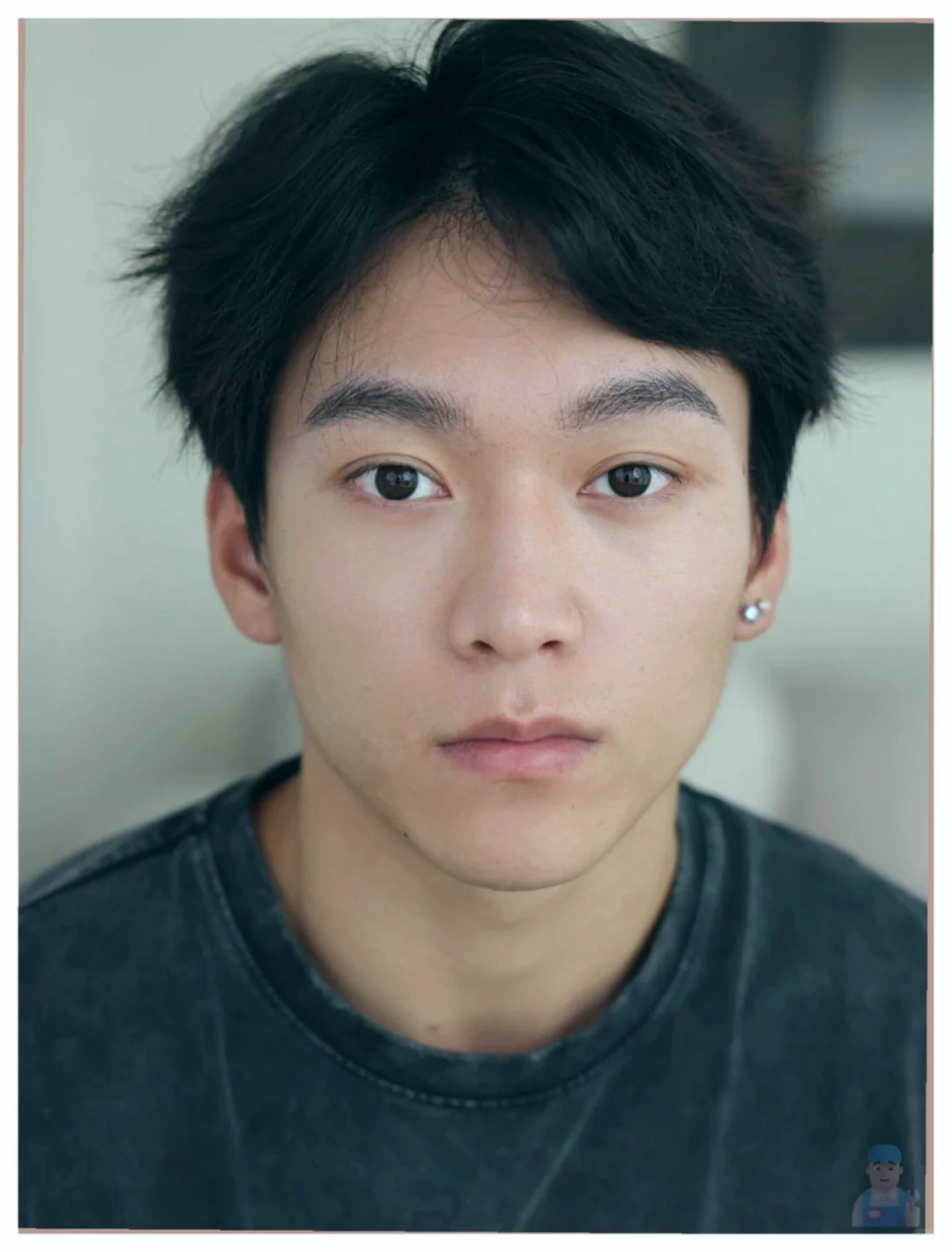 被女朋友拉着来做野生眉啦😜