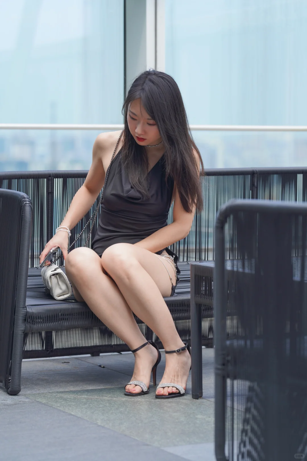 街拍：辣妹穿搭，性感迷人！