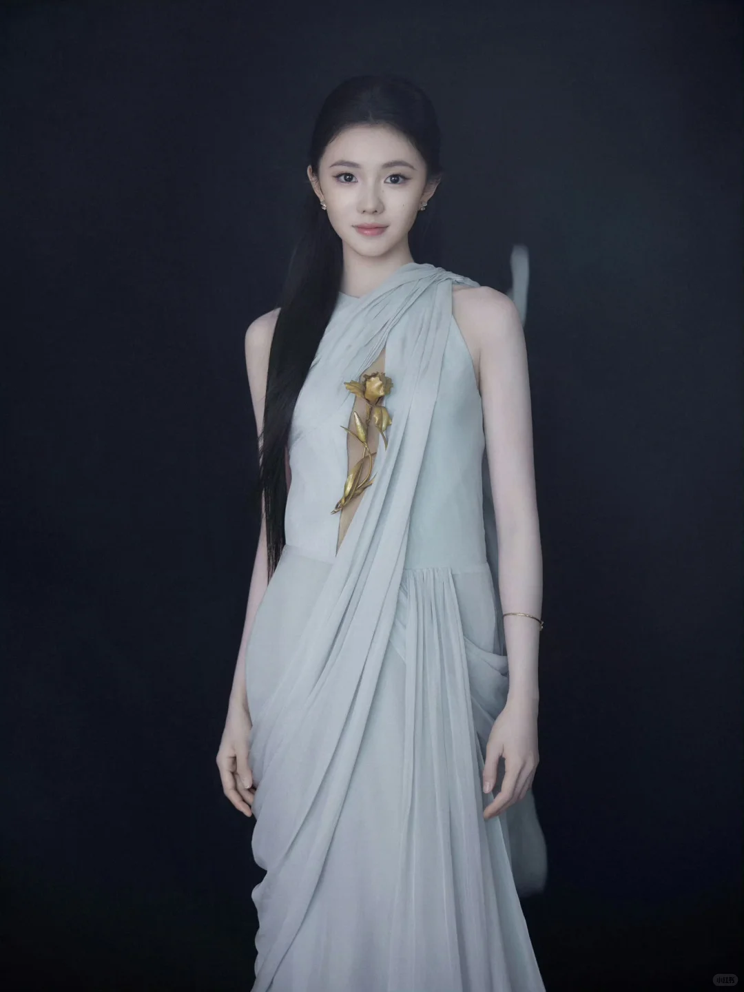 刘浩存 易碎感仙颜柔纱腰臀线