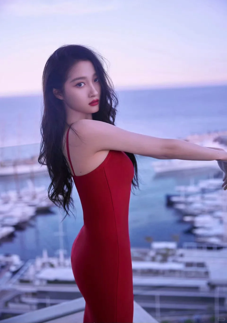 关晓彤-红裙可真是风情万种啊