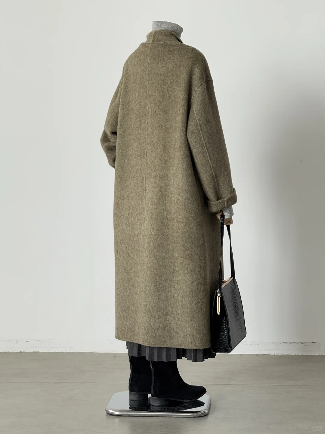 这件橄榄绿大衣的慵懒感~早八晚五很解压