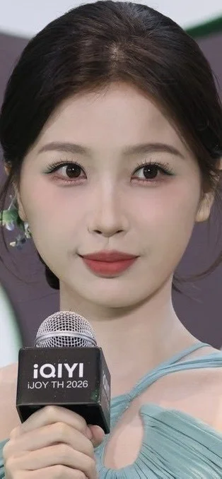 虞书欣 骨相美气质好好 美的