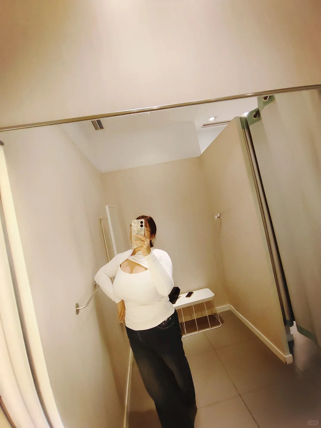 白色是真显身材 嗝