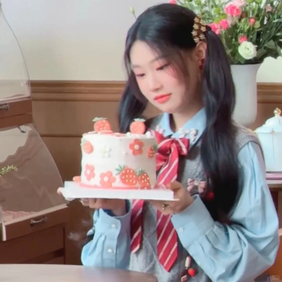 谁懂啊！沈佳润这组甜妹图直接把我甜晕了