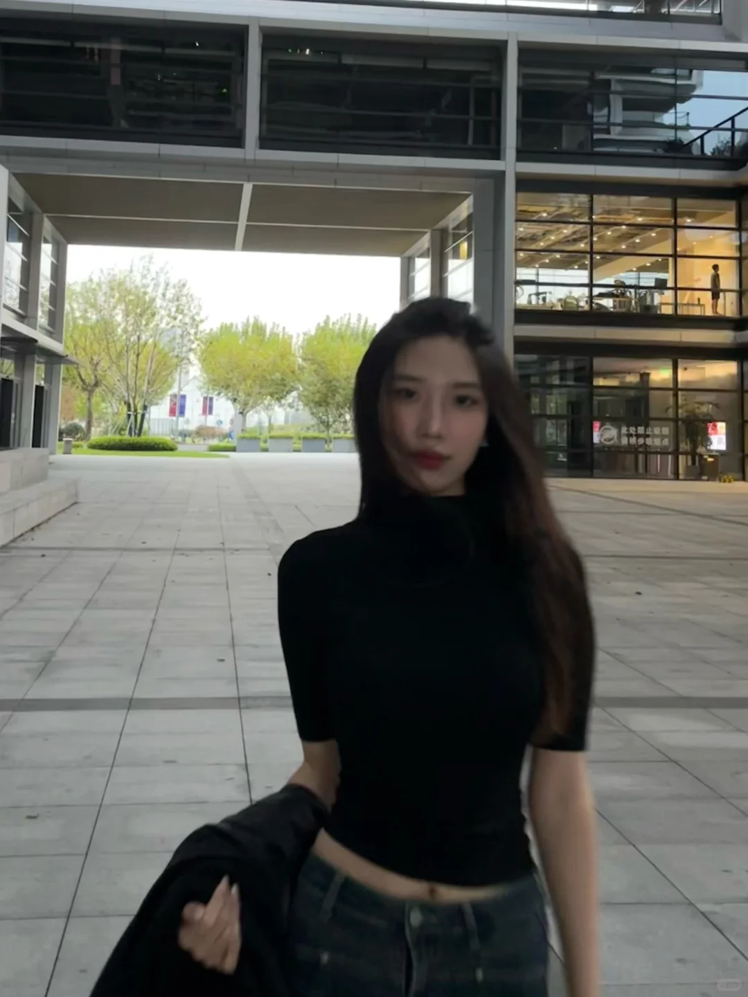 外在明媚内在强大～🖤