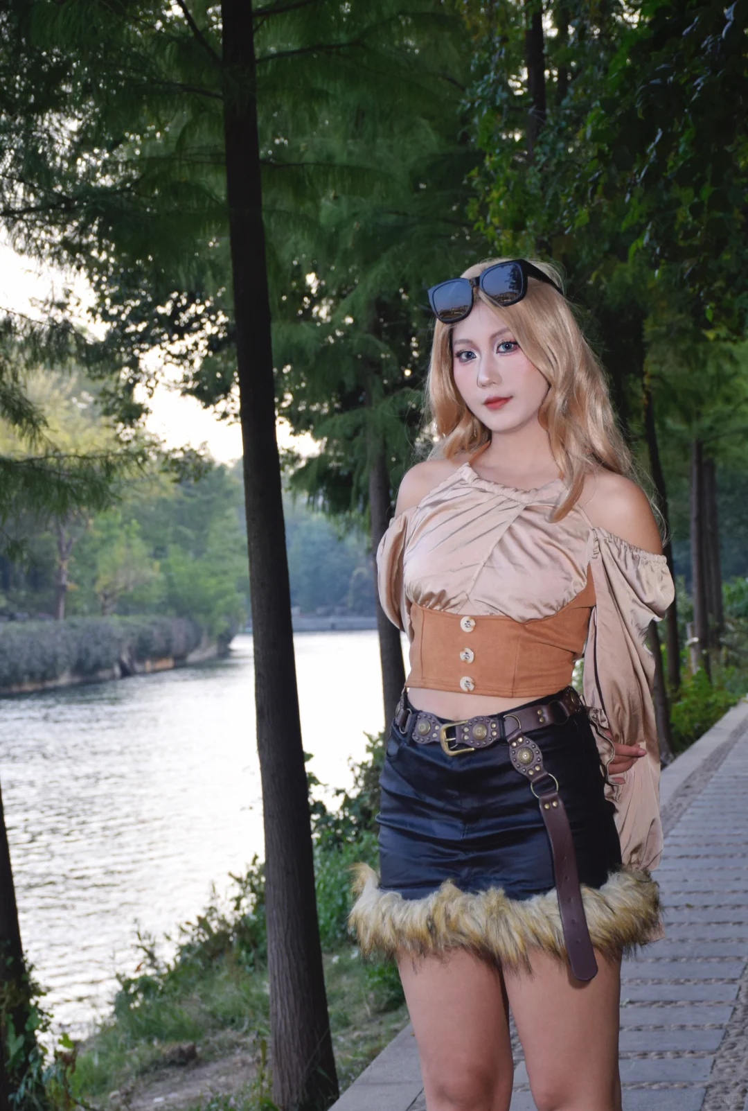 这谁不爱，水灵灵的酷酷女孩