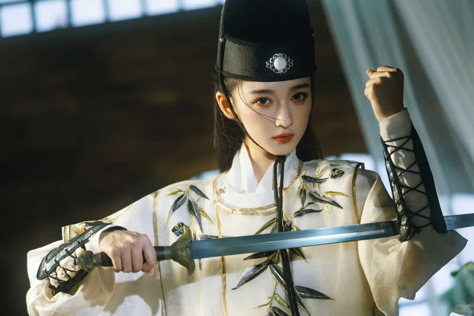 文可执笔书墨香，武能仗剑走江湖｜汉服写真
