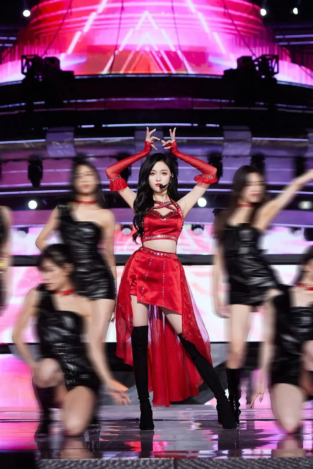 吴宣仪性感短裙写真