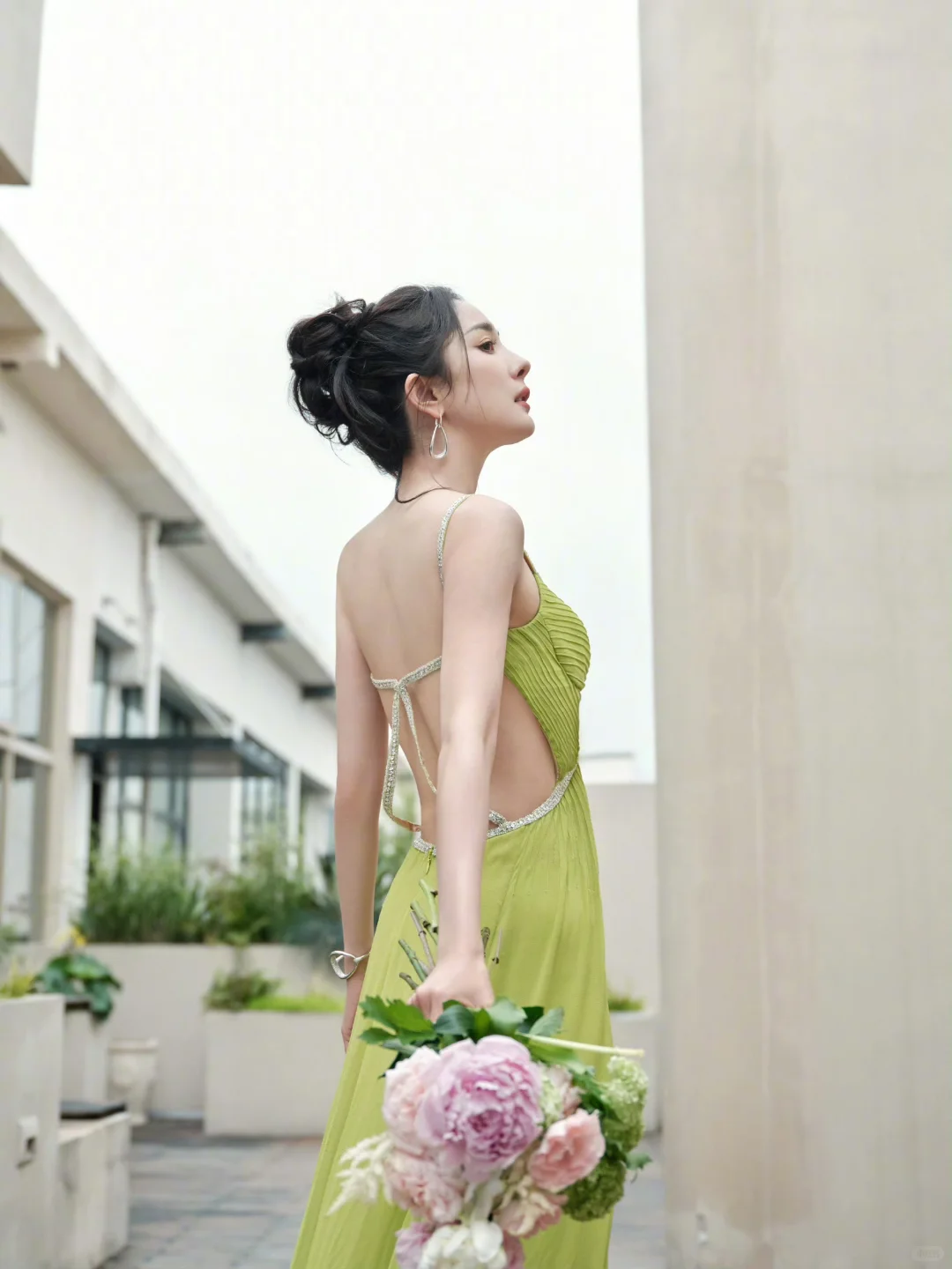 杨幂 美腰蝴蝶背 开衩大长腿