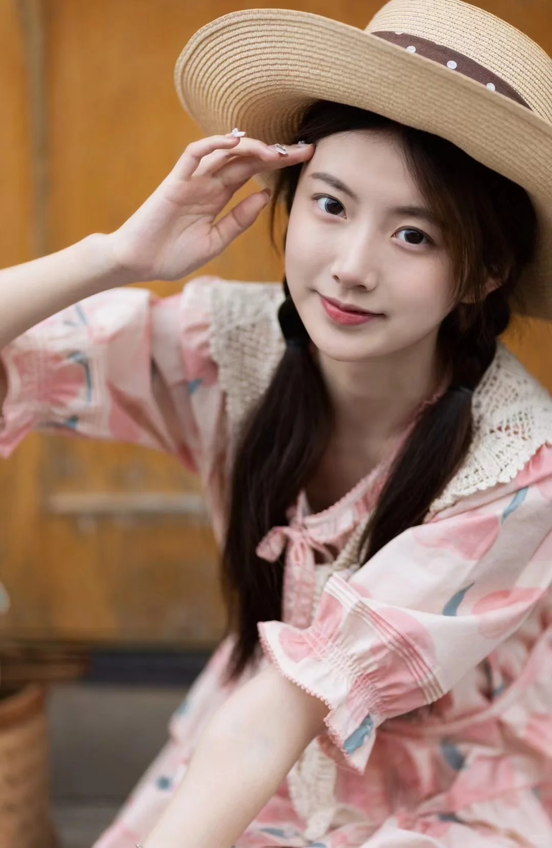 这女孩是谁啊她好甜！