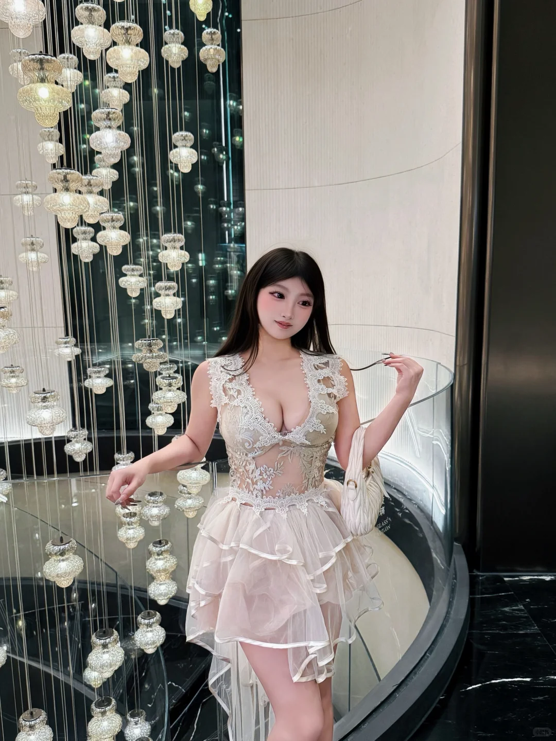 性感不是穿的少 而是眼神刚刚好