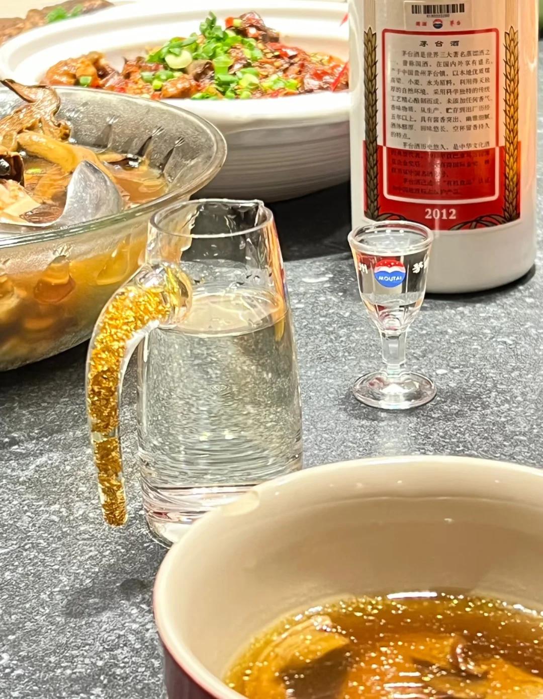 跟美女邻居们的家庭聚会