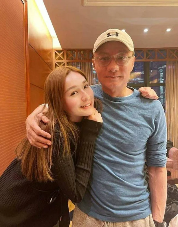 30岁港姐冠军被称“性女”！再拍突破性感照