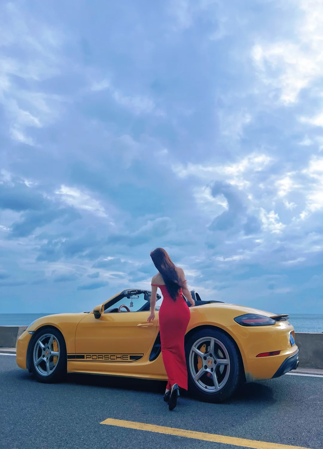 谁说开不了跑车的辣妹？！