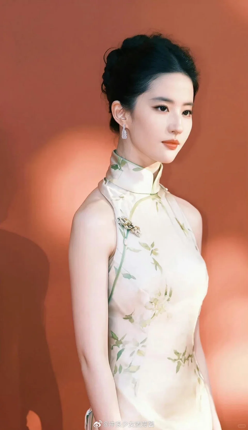 刘亦菲 一袭旗袍，气质如兰！