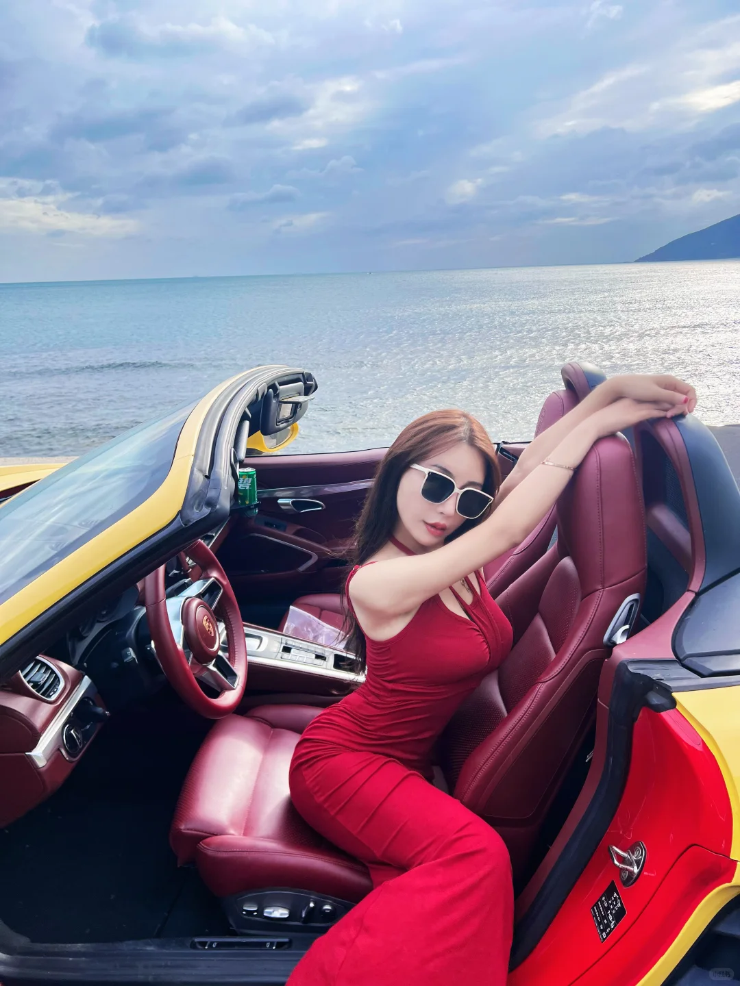 谁说开不了跑车的辣妹？！