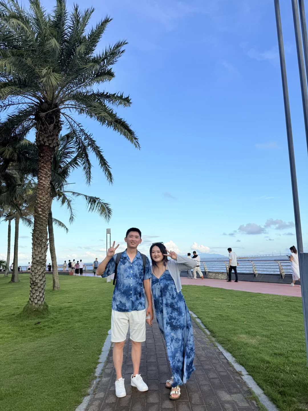 胖女生不过百情侣穿搭海边