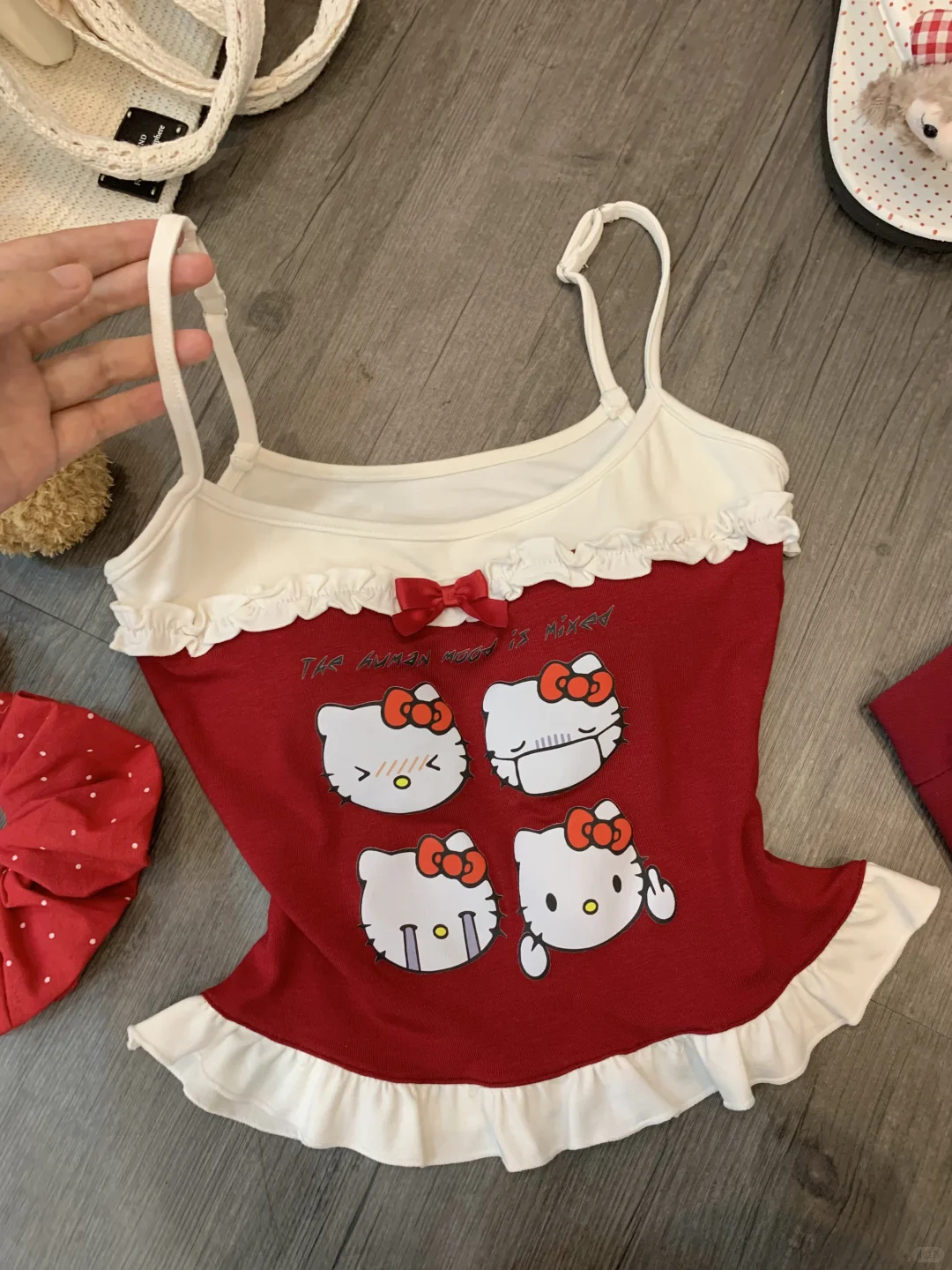 又做了件红色kitty吊带👀帮我看看可以吗！！