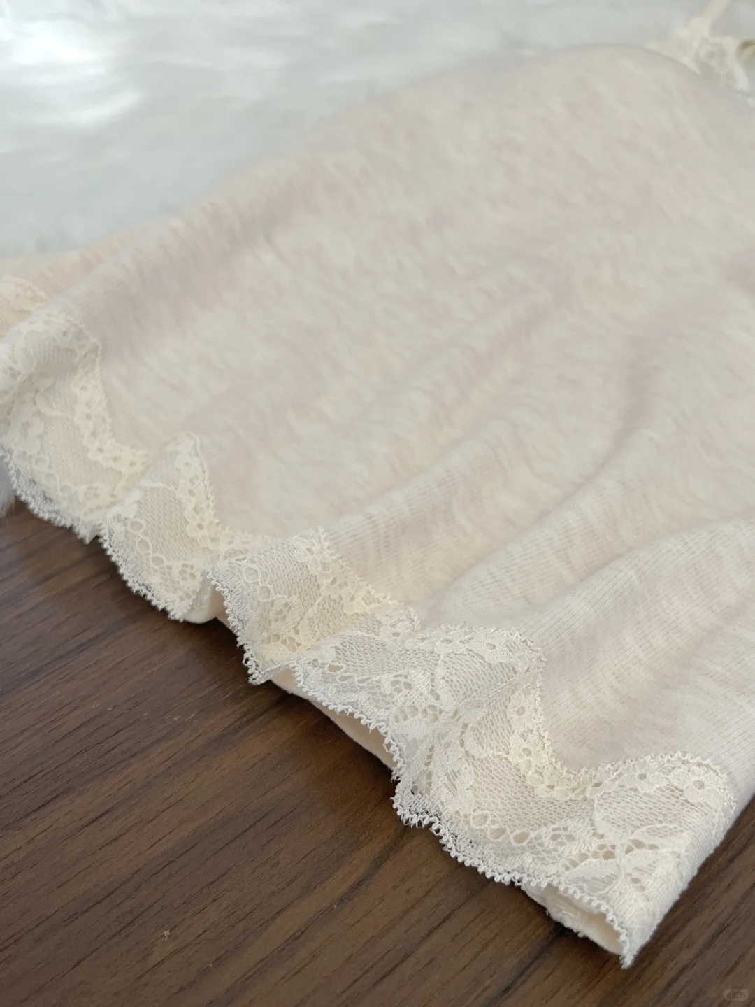 蕾丝拼接叠穿氛围感绝啦～