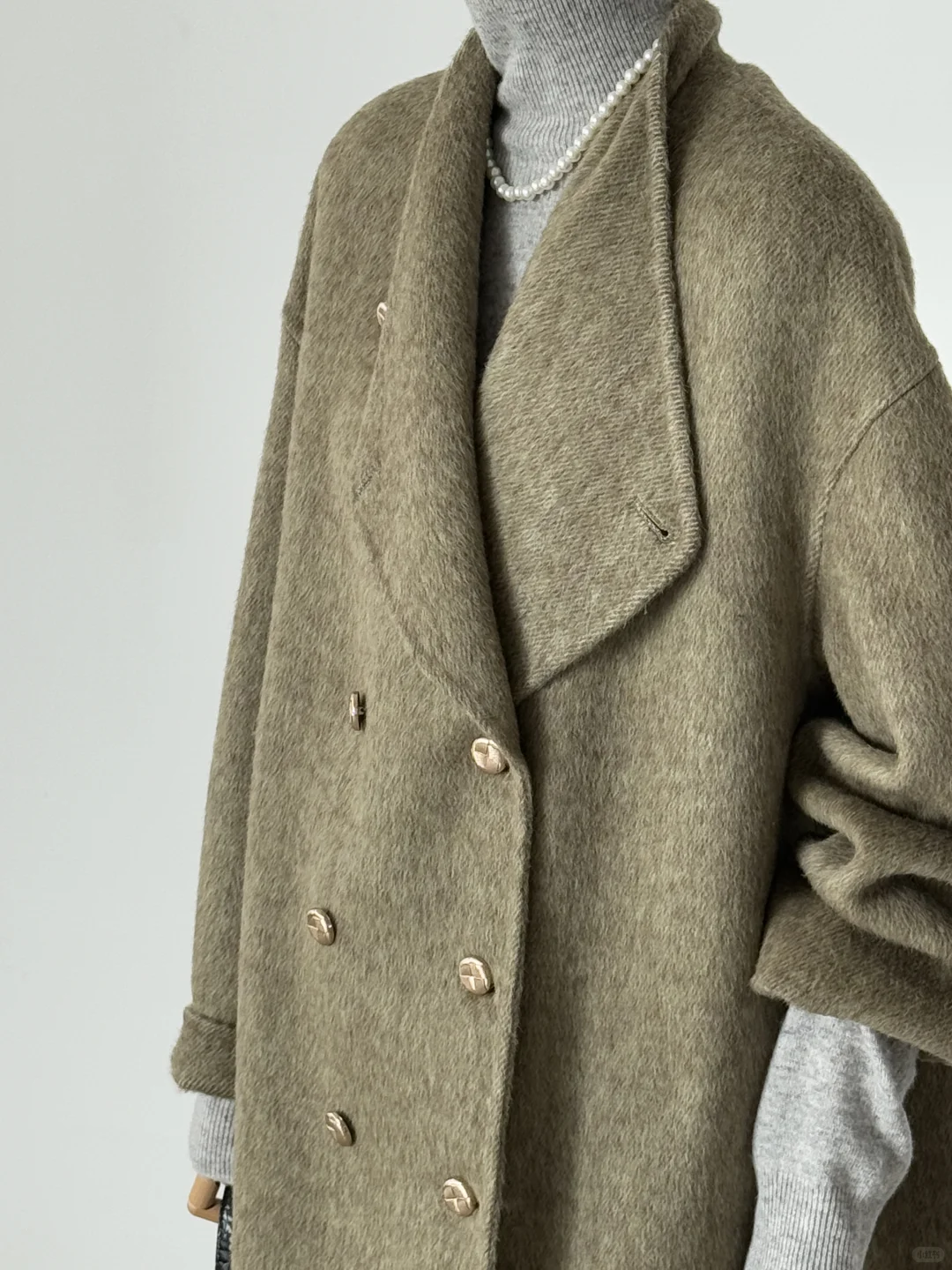 这件橄榄绿大衣的慵懒感~早八晚五很解压