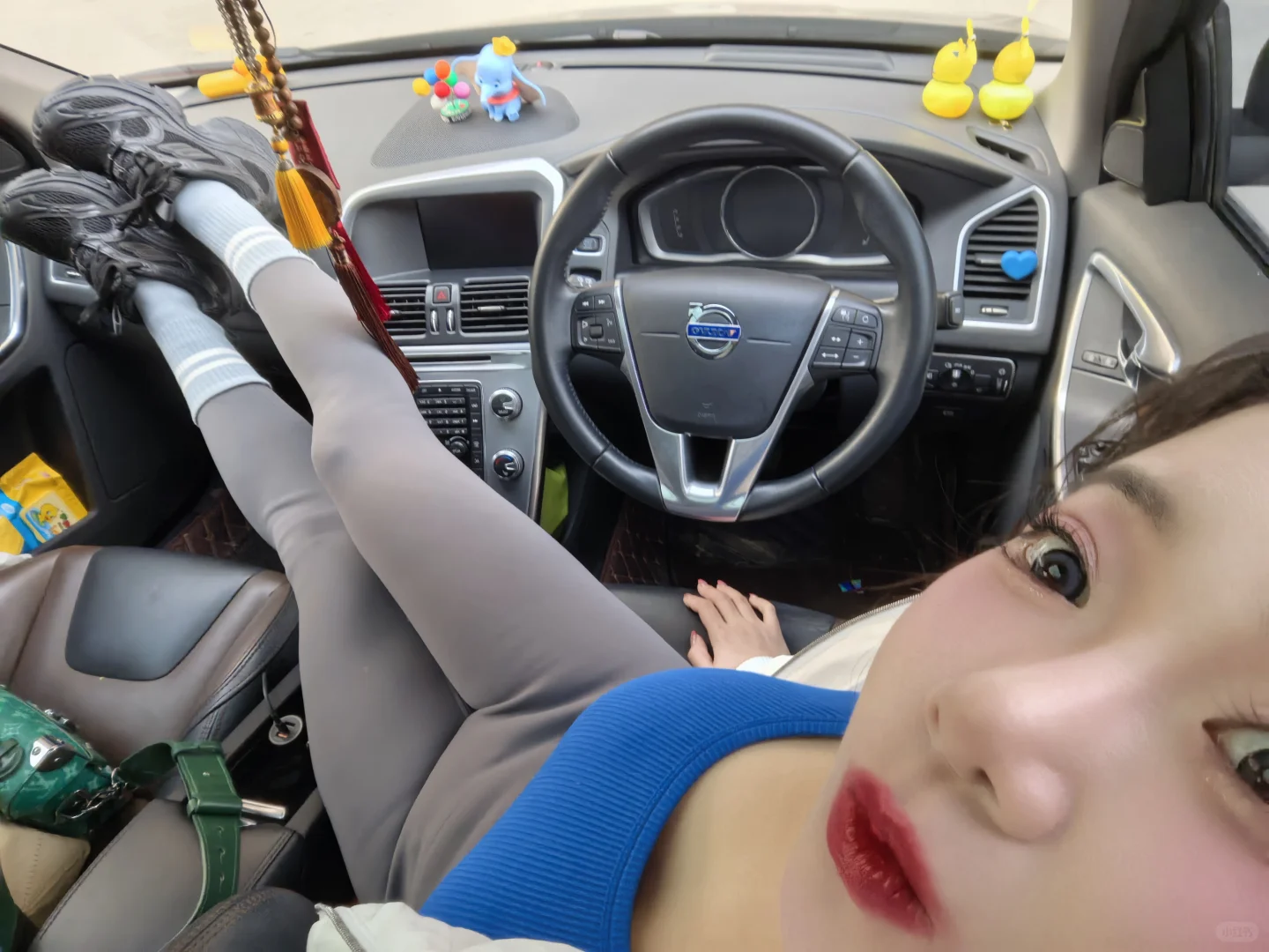 瑜伽裤是真显瘦，胖头鞋是绝配