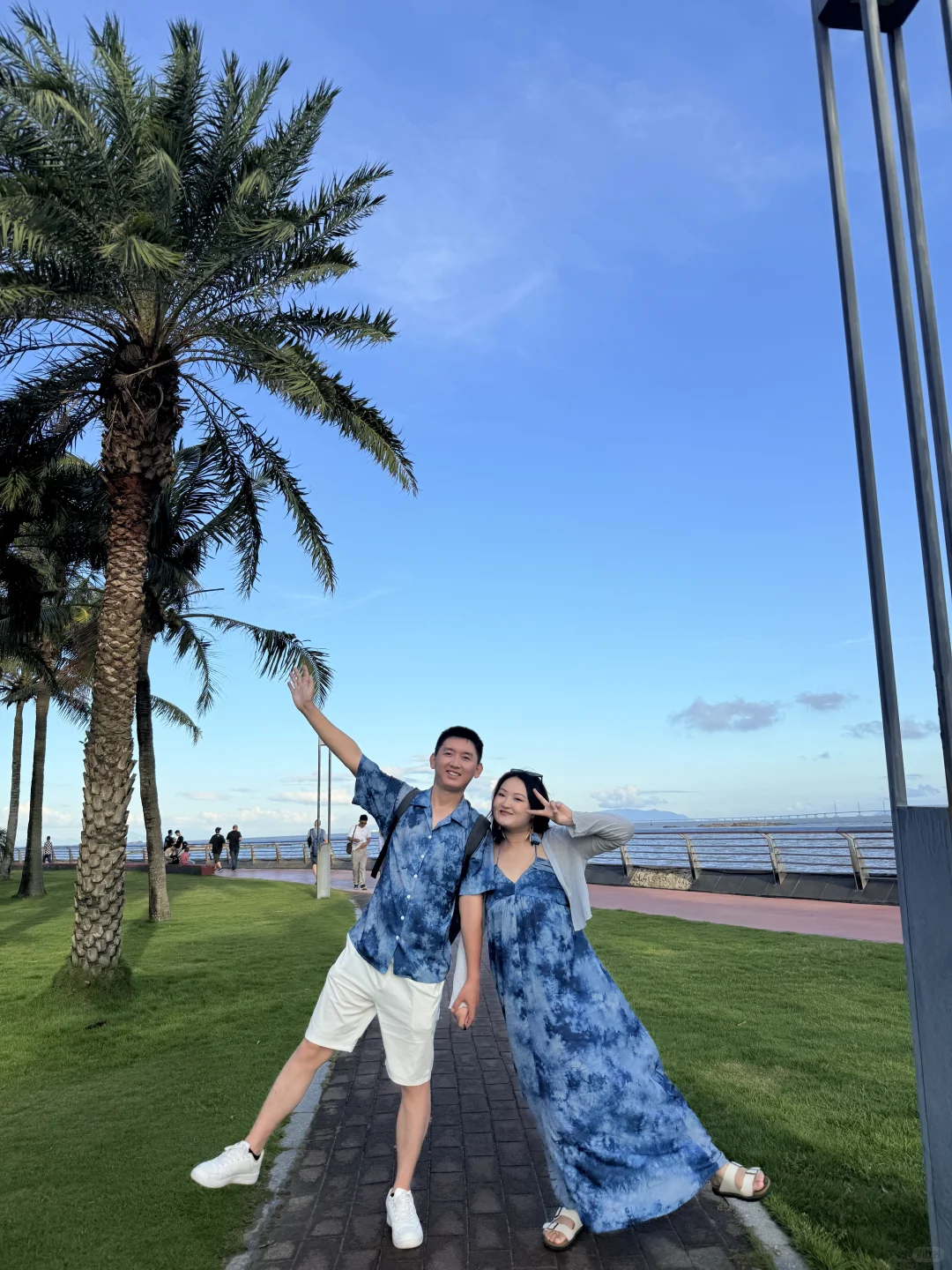 胖女生不过百情侣穿搭海边