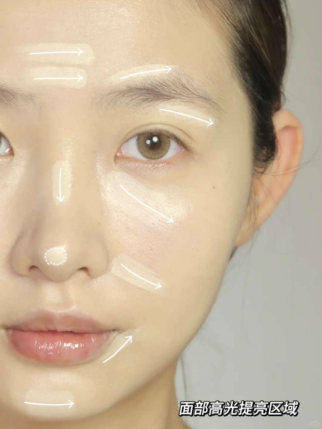 扁平脸的低饱和亚裔小猫骨相感妆容