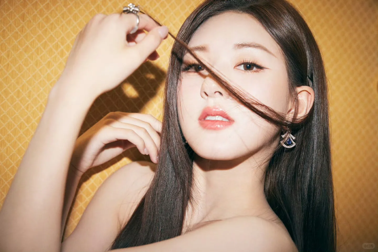 赵露思 蓝色抹胸裙 勒出S曲线