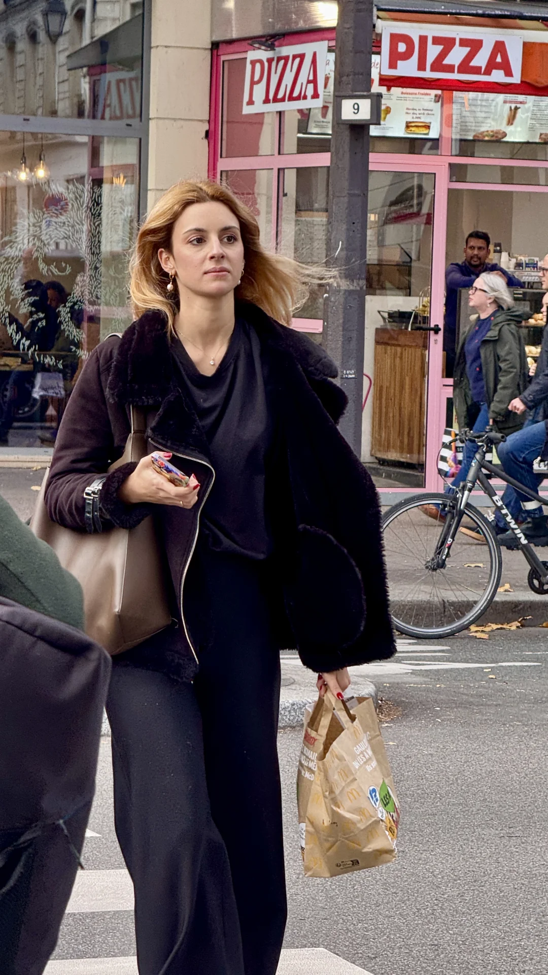 为什么法国女人看起来就是这么从容和自信？