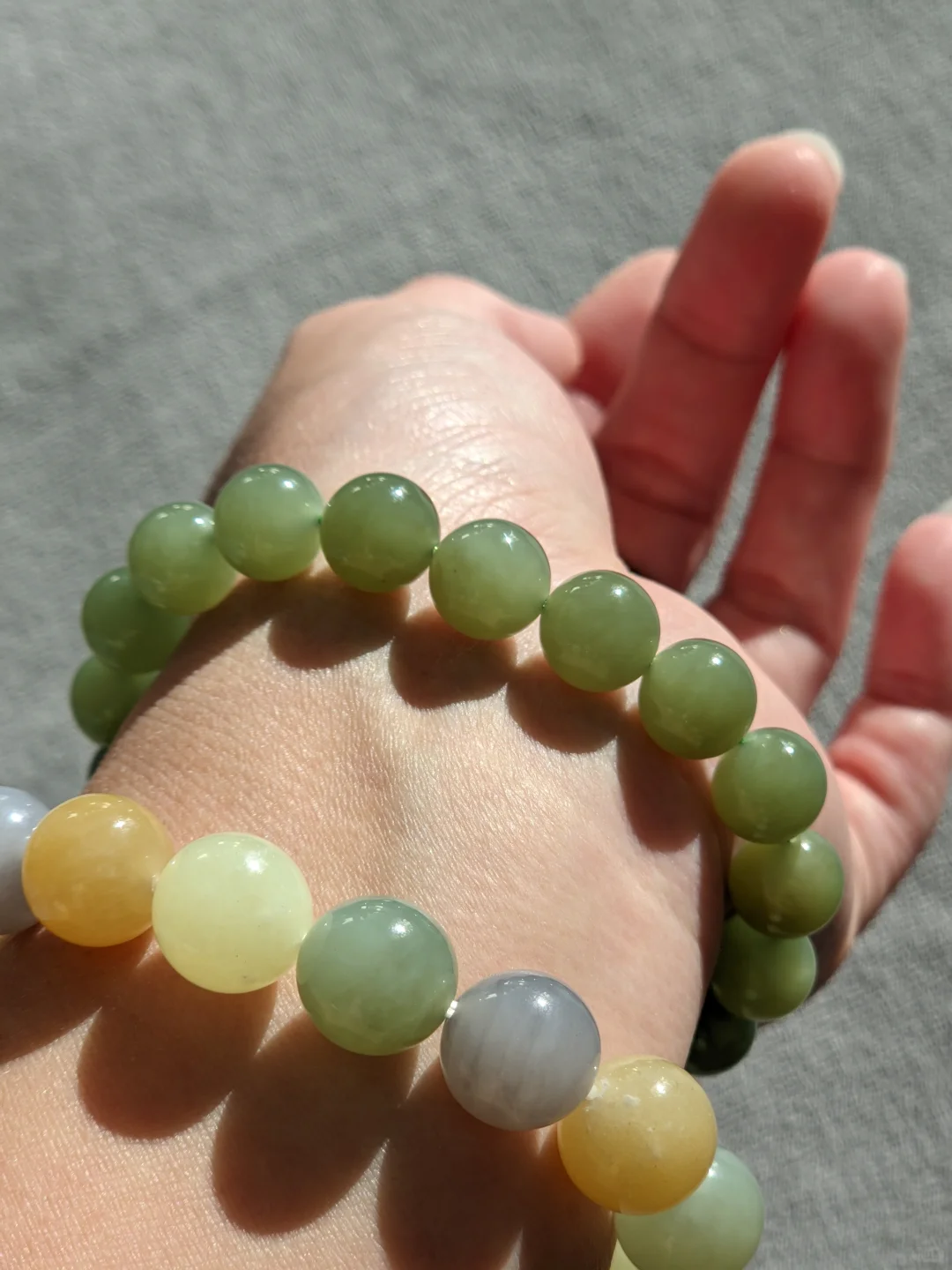 出闲置和田玉青黄口青梅牛油果绿手串卡10女