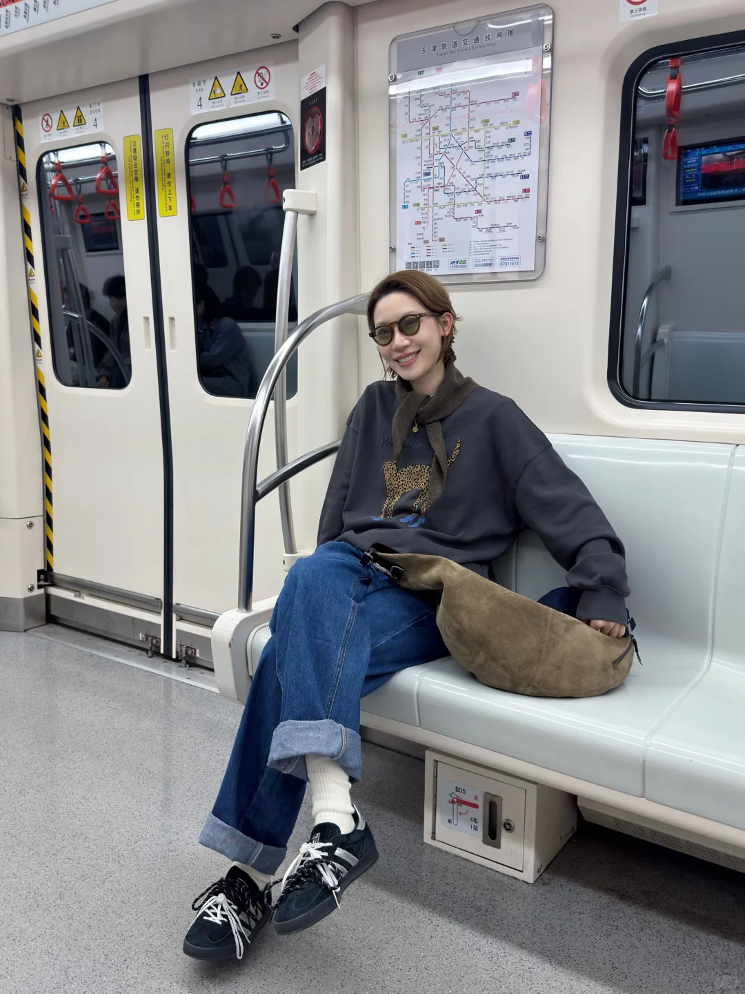 就是很爱卫衣+牛裤