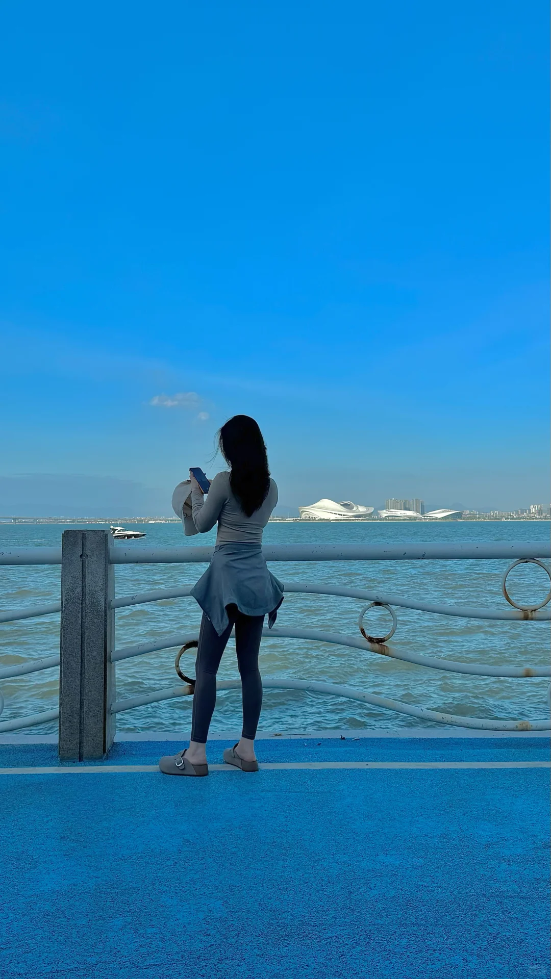 穿瑜伽服去喝咖啡的第15天☕️厦门的秋是蓝色