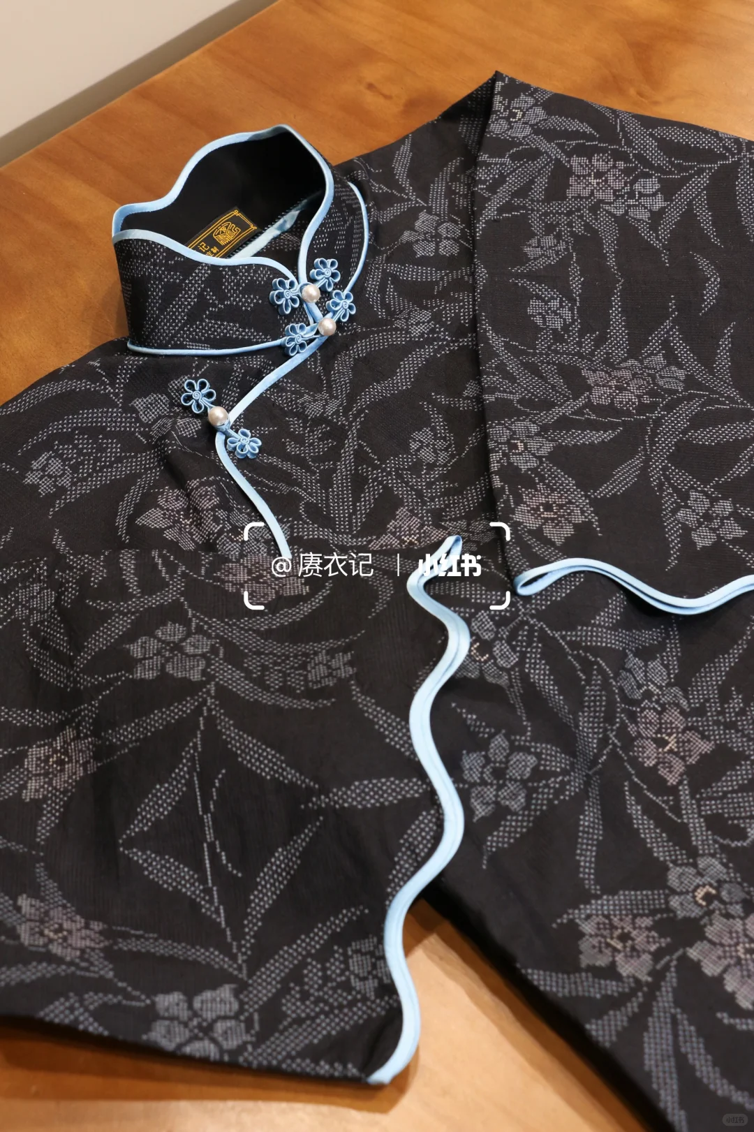 可可爱爱的倒大袖旗袍